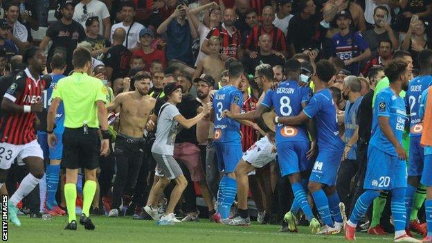 Nice 1 0 Marseille Match Abandoned After Fans Storm Pitch c Sport