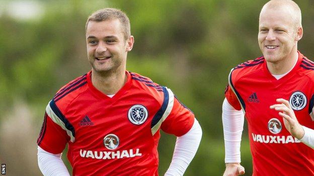Shaun Maloney and Steven Naismith in training with Scotland