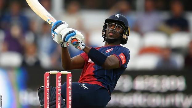 Tawanda Muyeye: Kent batter signs new contract until end of 2025 - BBC ...