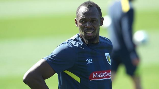 Usain Bolt trains for the first time with A-League club Central Coast Mariners -...