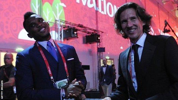 Cameroon's Samuel Eto'o (left) and Russia's Alexei Smertin (right)