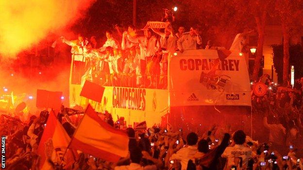 Copa del Rey trophy parade, 2011.