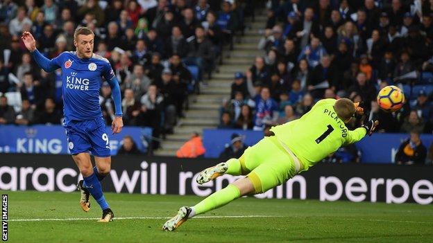 Leicester City forward Jamie Vardy scores against Everton