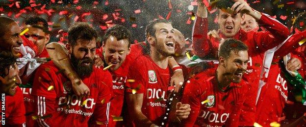 Wales celebrate qualifying for Euro 2016