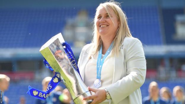 Emma Hayes with a WSL trophy