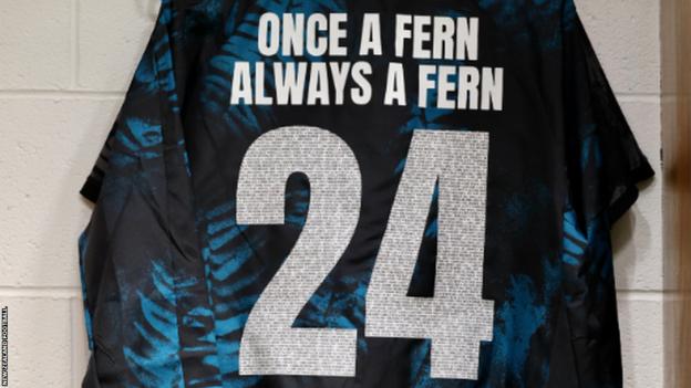 Una chaqueta con los nombres de los 204 jugadores que han representado a los Football Ferns