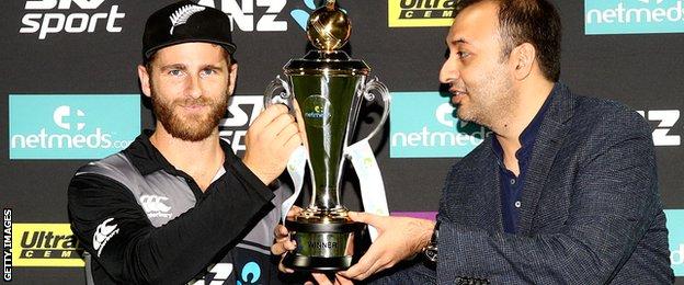 New Zealand captain Kane Williamson with the T20 series trophy