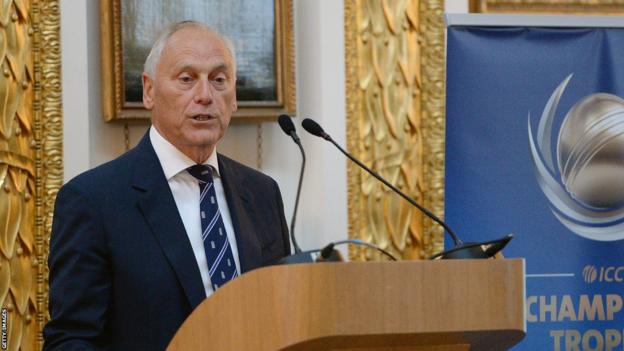 Colin Graves speaks at the 2017 ICC Champions Dinner during his time as ECB chair