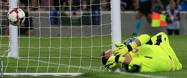 Chris Brunt's 41st-minute free-kick beat Czech Republic goalkeeper Tomas Vaclik