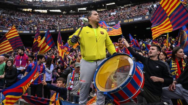 Aficionados del Barcelona en el Camp Nou