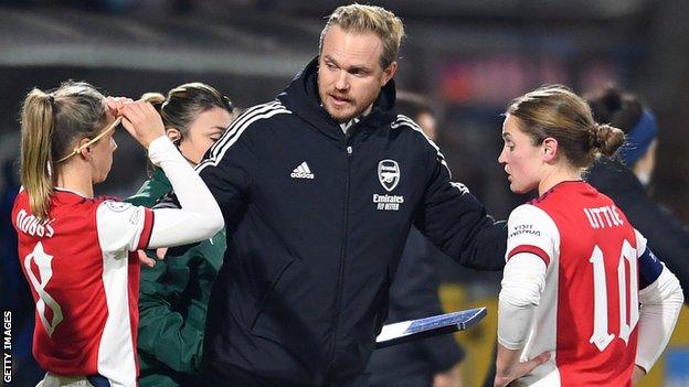 Arsenal close in on Women's Champions League quarter-finals after