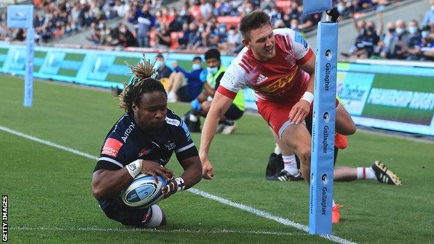 Marland Yarde scores a try against Harlequins