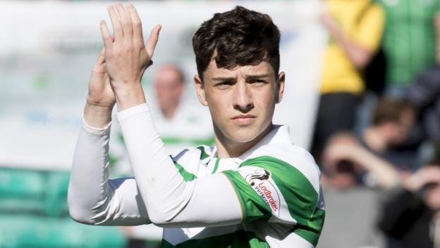 Teenager Johnston signs new Celtic deal