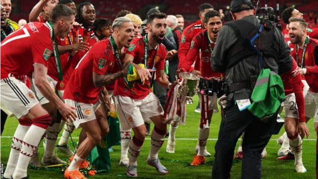 Manchester United's players celebrate after defeating Newcastle United in the Carabao Cup final at Wembley