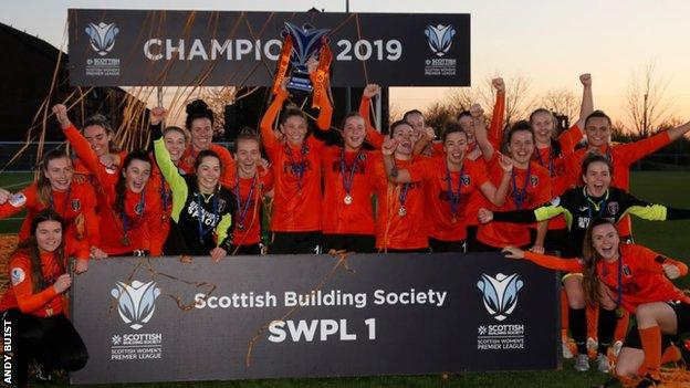 Glasgow City celebrate winning the 2019 SWPL title