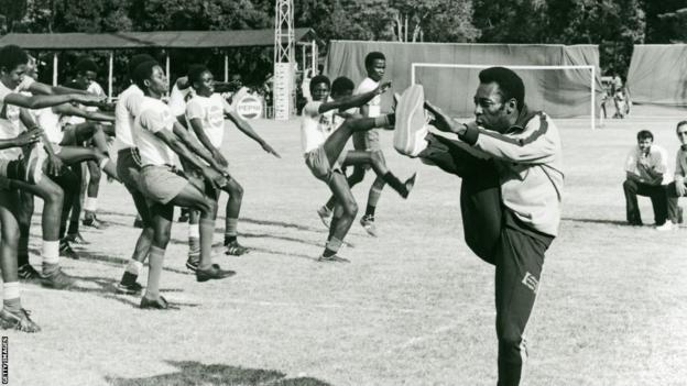 Pele training players in Kenya