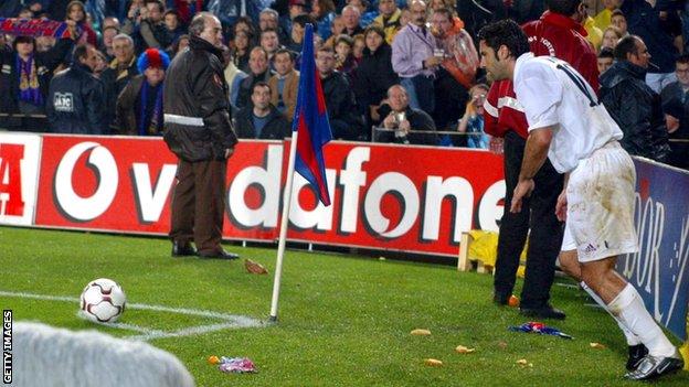 Figo takes a corner