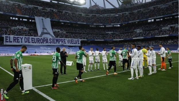 Real Madrid's players give a guard of honour to Copa del Rey winners Real Betis