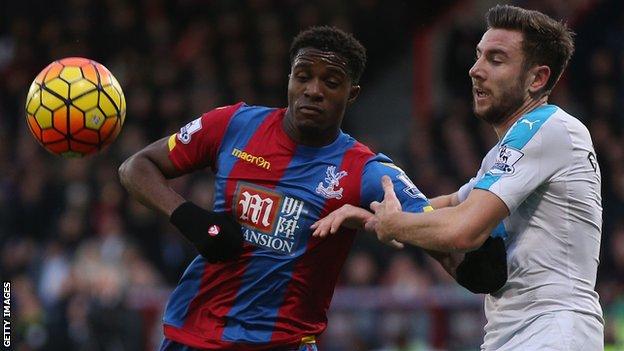 Wilfried Zaha of Crystal Palace and Paul Dummett of Newcastle in action