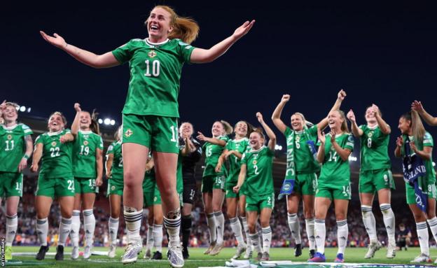 Rachel Furness nadat Noord-Ierland verloor van Engeland op Euro 2022