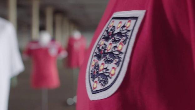 BBC's World Cup of kits: Watch Mills and Warnock conduct first-round draw - BBC Sport