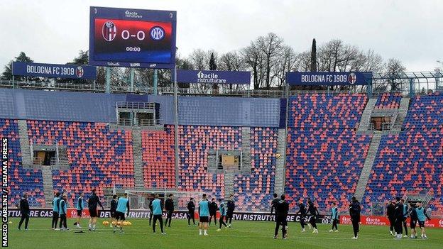 Com surto de covid-19, Bologna não entra em campo contra Internazionale