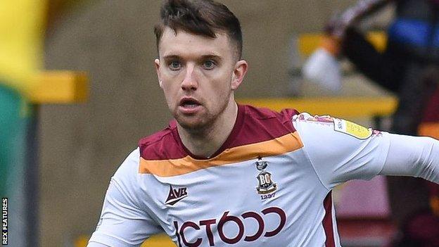 Elliot Watt: Salford City sign Bradford City midfielder for undisclosed fee  - BBC Sport