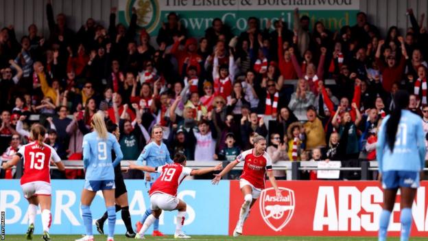 Steph Catley scores for Arsenal