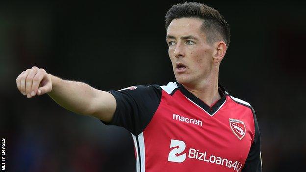 Luke Conlan: Morecambe defender signs new contract - BBC Sport