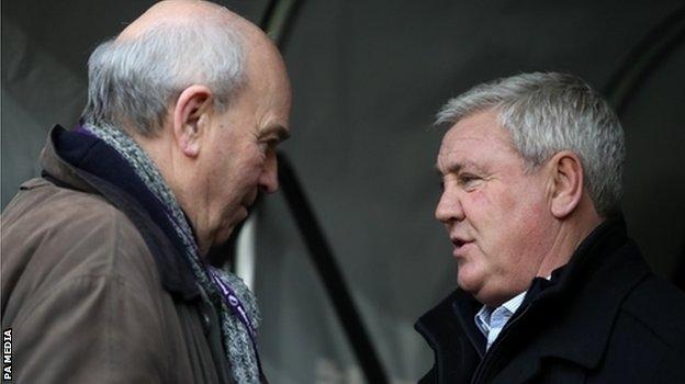 Pat Murphy speaking to then Newcastle manager Steve Bruce in 2020