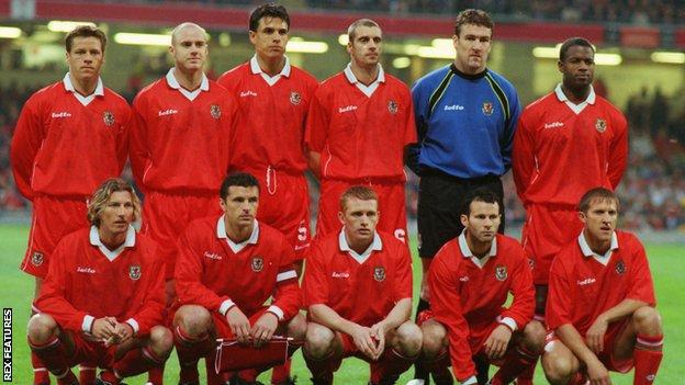 Wales team v Finland, 2000