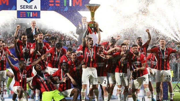 AC Milan lift Serie A trophy