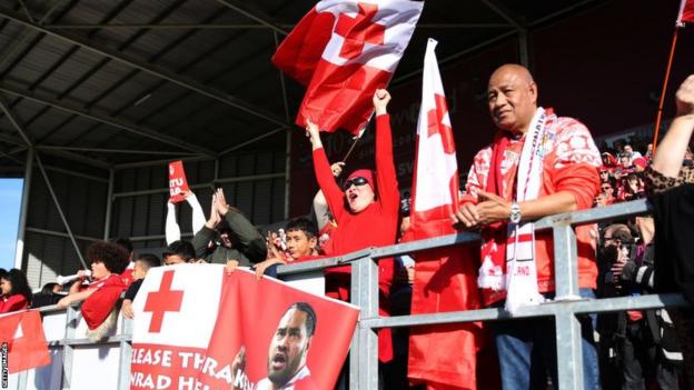 Tonga fans