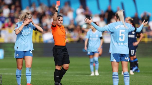 Alex Greenwood is sent off for Manchester City