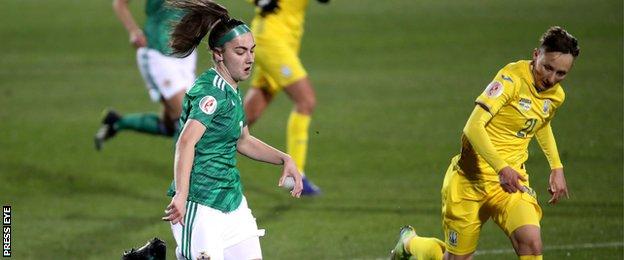 Chloe McCarron sustituyó a la lesionada Rachel Furness en el partido de ida en Ucrania