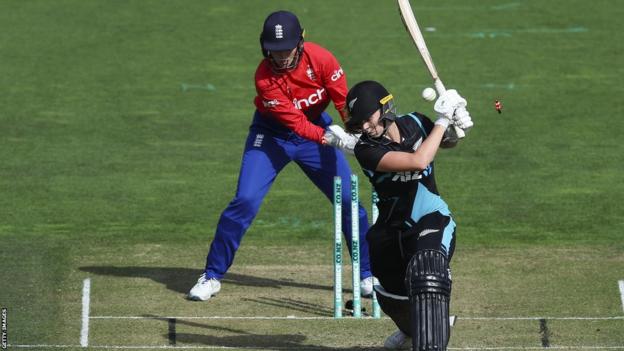 New Zealand batter Hannah Rowe is bowled