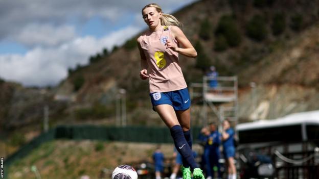 Chloe Kelly trains in Marbella
