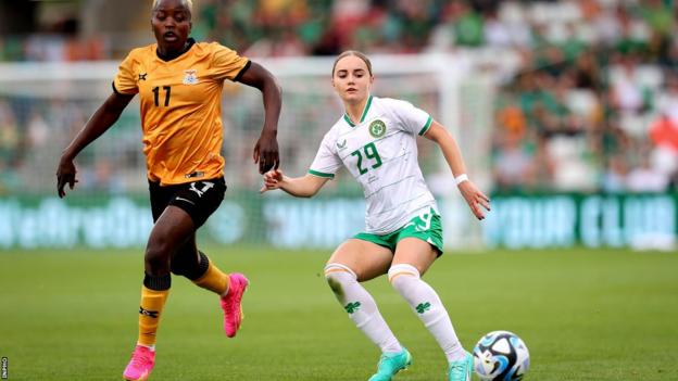 Izzy Atkinson en acción contra Zambia el mes pasado