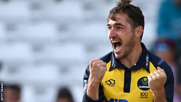 Andrew Salter a pris 3-42 pour Glamorgan