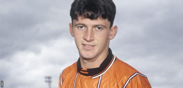 Andy McLaren at a Dundee United press call in 1994