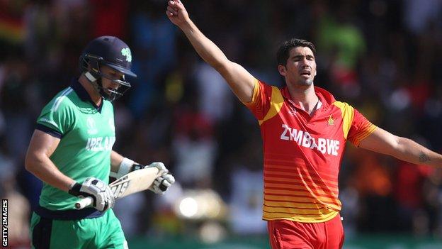 Ireland's Barry McCarthy and Zimbabwe's Graeme Cremer