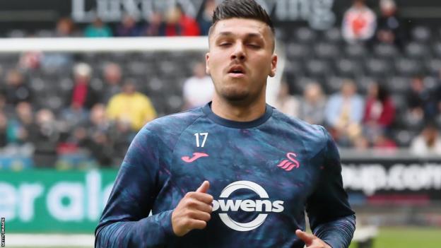 Joel Piroe warming up