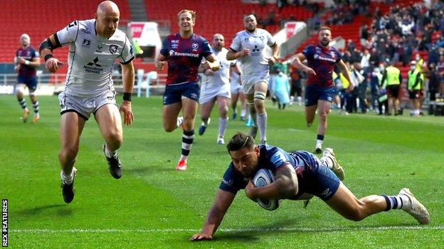 Charles Piutau scores a try for Bristol Bears