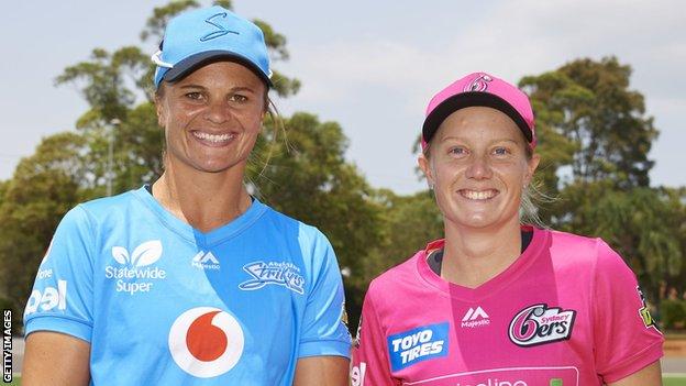 Adelaide Strikers' Suzie Bates and Sydney Sixers' Alyssa Healy
