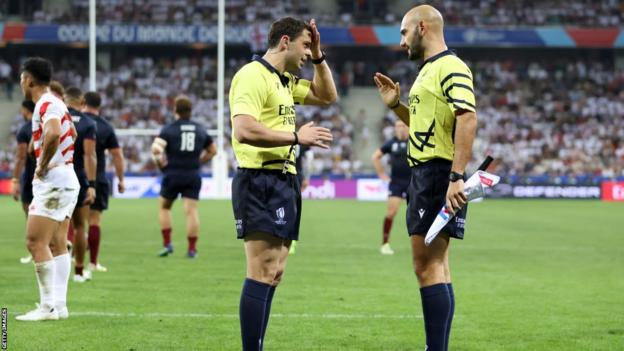 Referee Nika Amashukeli discusses Marler's unusual try with one of his touch judges