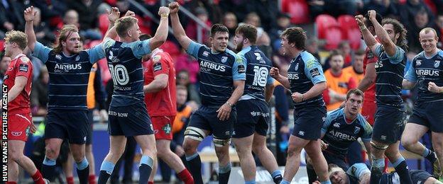 Cardiff Blues players celebrate their Pro12 win away against Scarlets