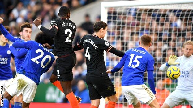 Rüdiger faz dois gols de cabeça, e Chelsea arranca empate com Leicester  fora de casa, futebol inglês