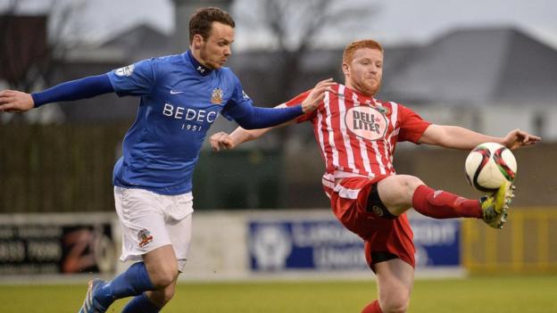 Glenavon's Andy Hall and Stephen Moan of Warrenpoint contend for possession at Mourneview Park
