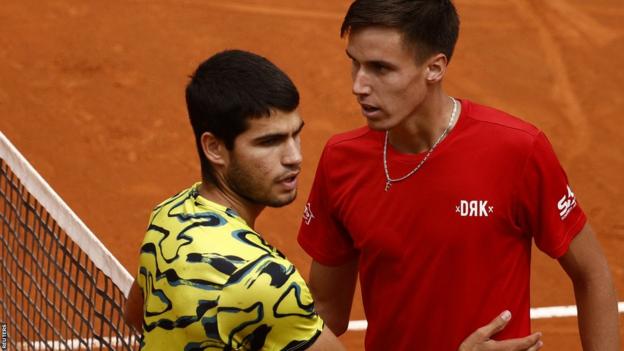 Carlos Alcaraz congratulates Fabian Marozsan aft  their Italian Open match