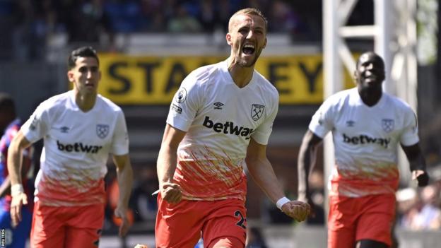 Tomas Soucek célèbre le but de West Ham contre Crystal Palace